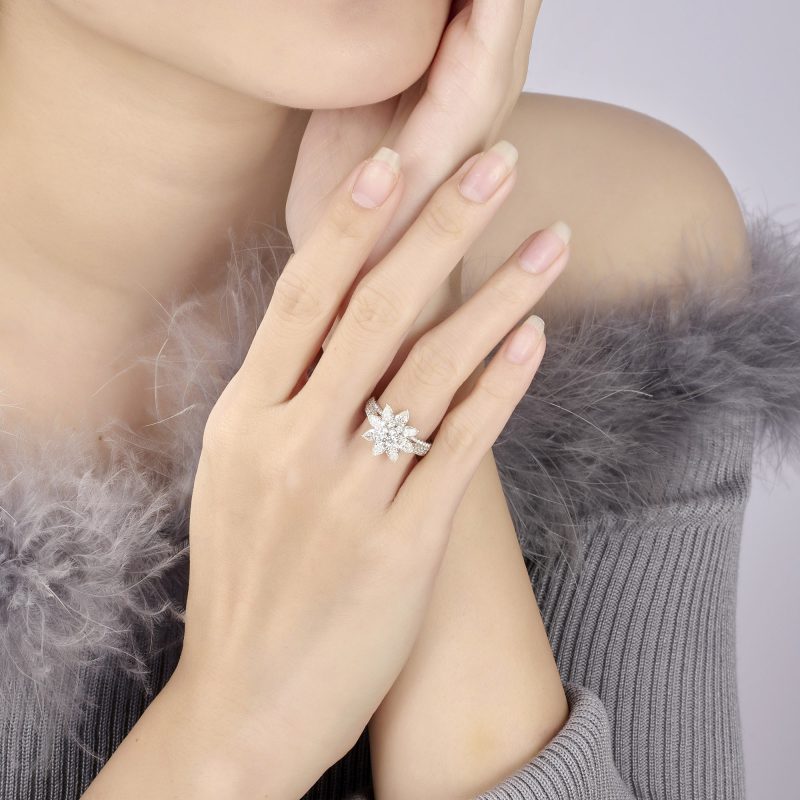 nhẫn thiên hoa lấp lánh